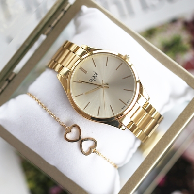 Goudkleurig horloge met goudkleurige plaat en gouden armbandje met 2 hartjes, nr 5 idee cadeaupakket vrouw