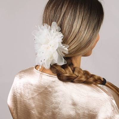Haarclip in bloemvorm met imitatieparels